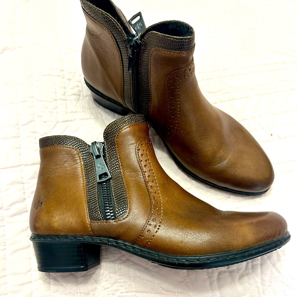 NWOT Rieker Leather Fleece Lined Zip Booties
